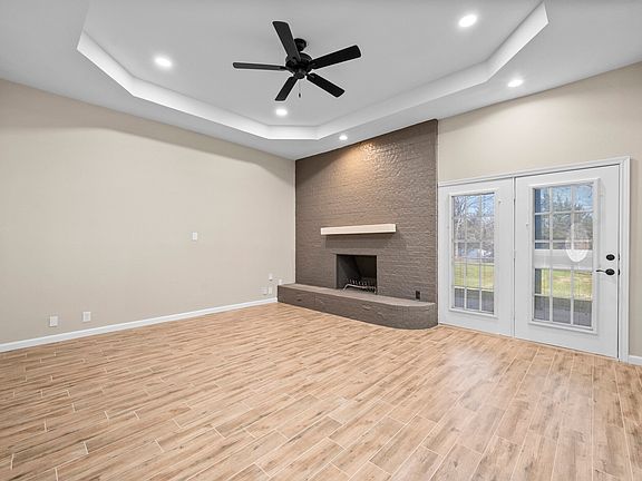 4th image of 894 Tate St