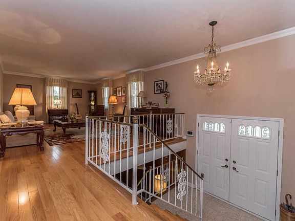 3rd image of 696 Dunwoodie Dr