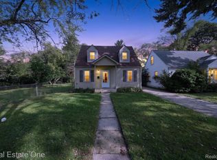 26040 Hanover St, Dearborn Heights, MI 48125