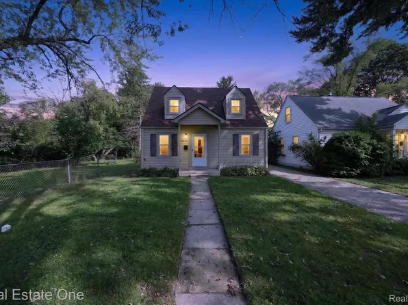 26040 Hanover St, Dearborn Heights, MI 48125