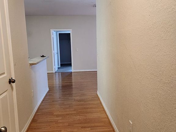 2nd image of 3005 Hemingway Cir #92