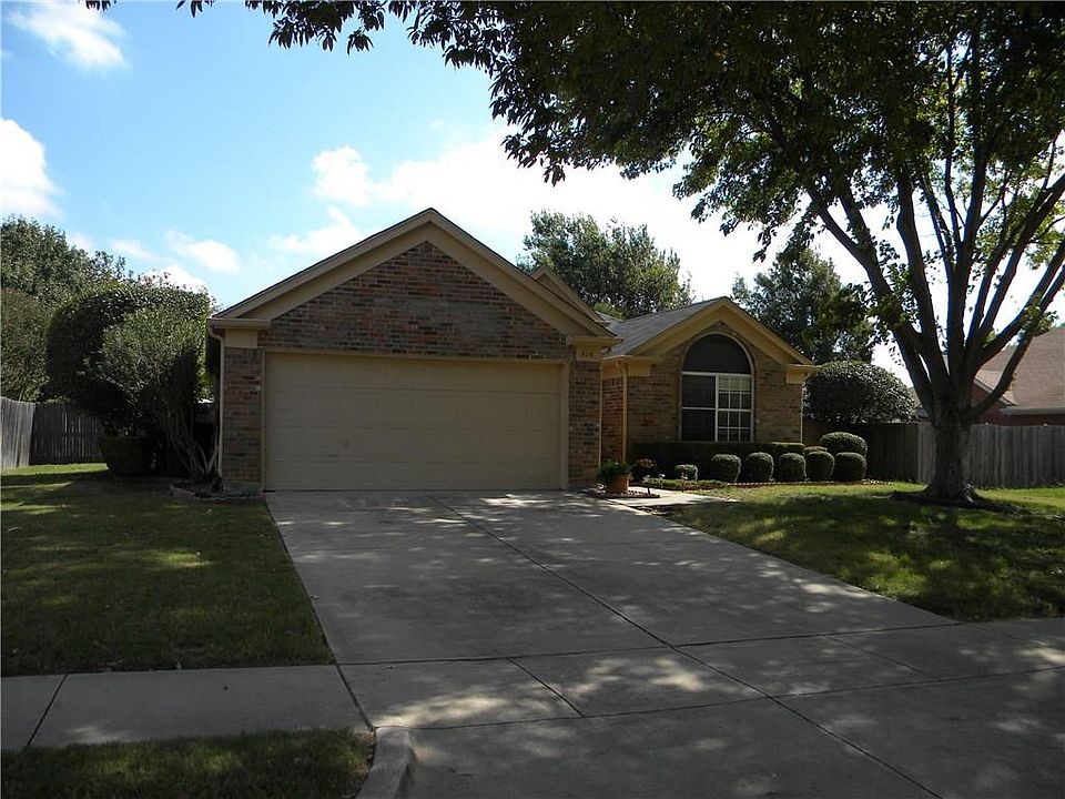 1st image of 810 Canyon Valley Dr