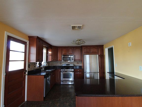 4th image of 115 New Haven St #1