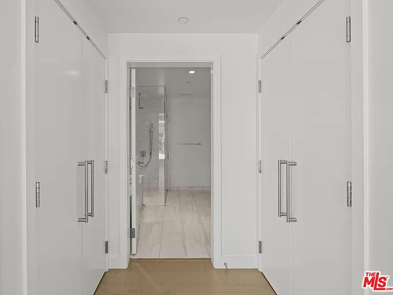 888 W East St #202 — Photo 32