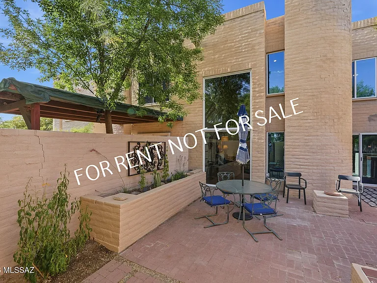2824 E Sierra Vista Rd — Photo 39