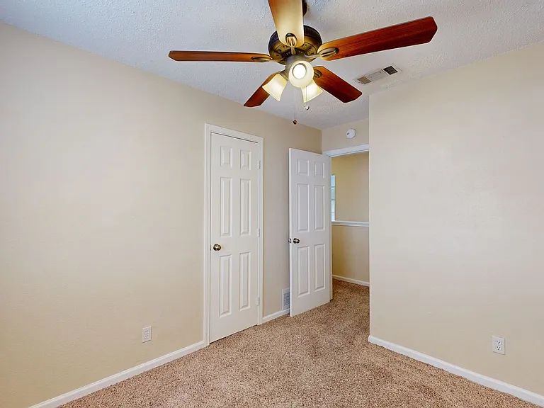 2211 Hilltop Loop — Photo 18