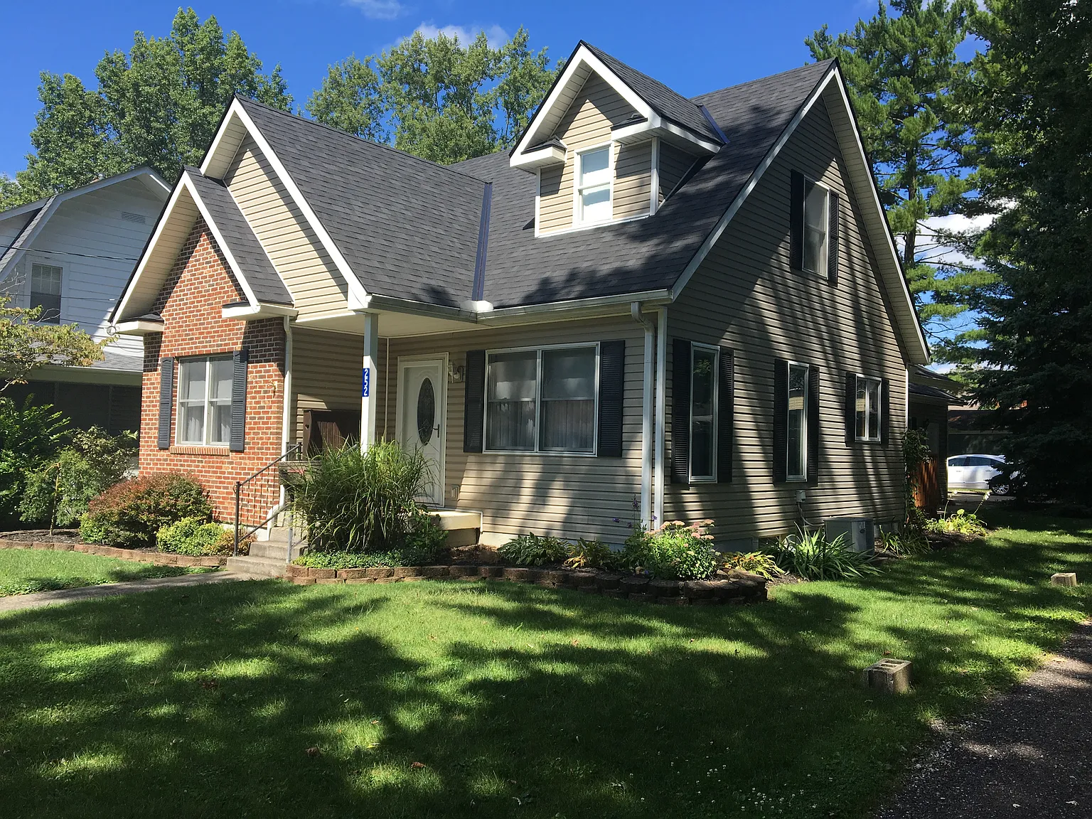 252 Walker St photo 1