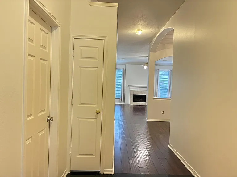 8910 Aber Trail Ct — Photo 4