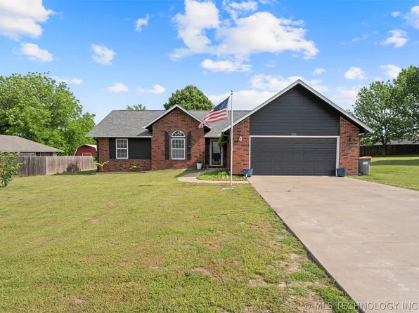 701 E 10th St, Grove, OK 74344