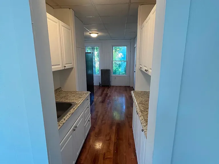 21 Leroy St #4 — Photo 9