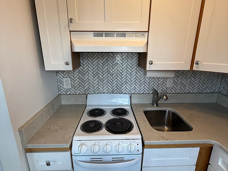 187 Webster St #2 — Photo 14
