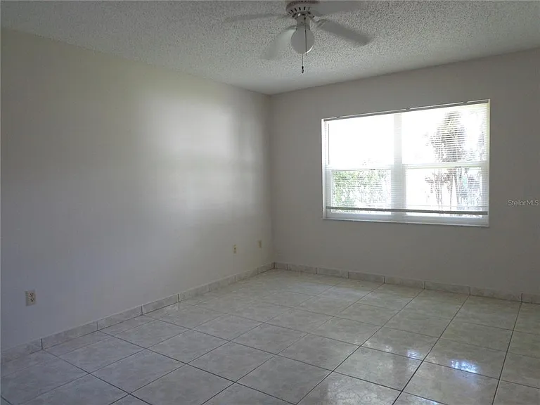 721 Regent Cir S — Photo 5