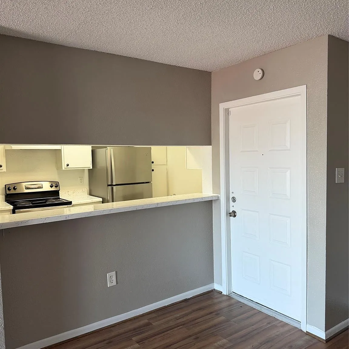 2 bed, 1.0 bath, 840 sqft, $1,800 — Photo 2