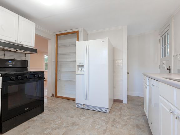 5th image of 121 Prospect Street