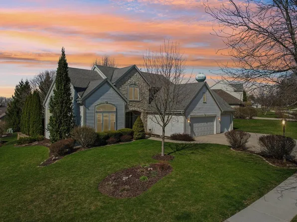 1936 Foxcroft LANE, Waukesha, WI 53189