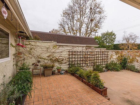 5th image of 409 Viejo Dr