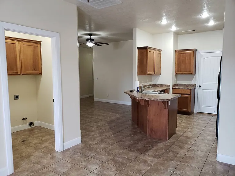 1385 W Clinton Way — Photo 8
