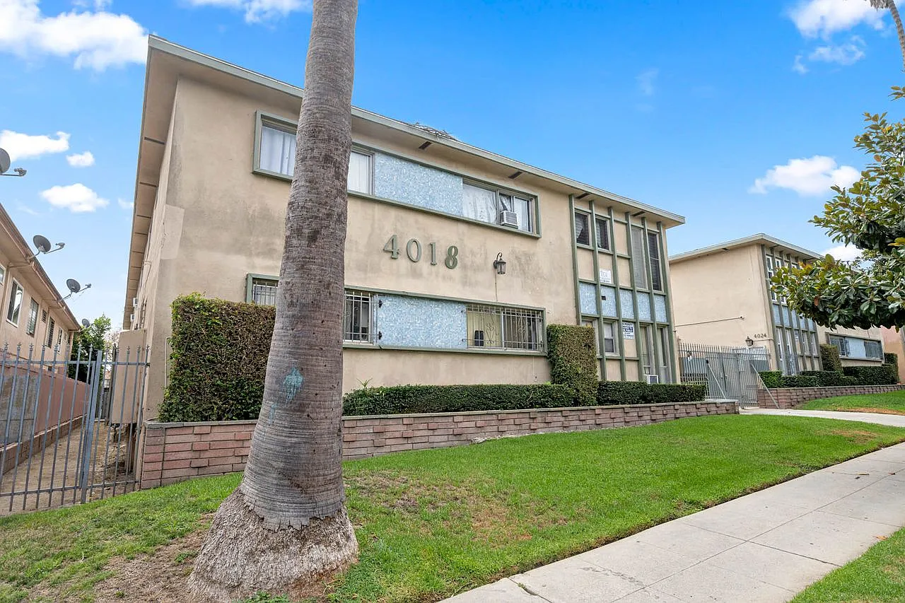 2 bed, 825 sqft, $2,095 — Photo 1