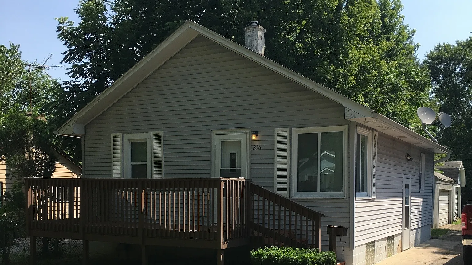 216 SW Circle Dr photo 1