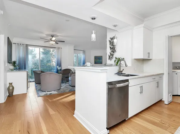 300 W 5th St, Charlotte, NC