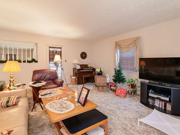 4th image of 335 Shadywood Dr