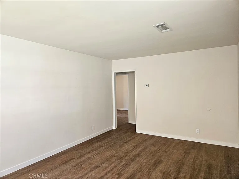 6907 White Oak Ave — Photo 28