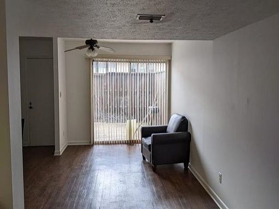 4th image of 403 Westwood Dr
