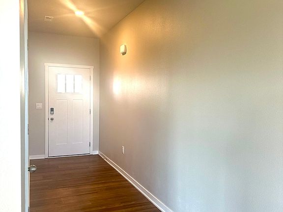 2nd image of 912 Maywood Ln #922