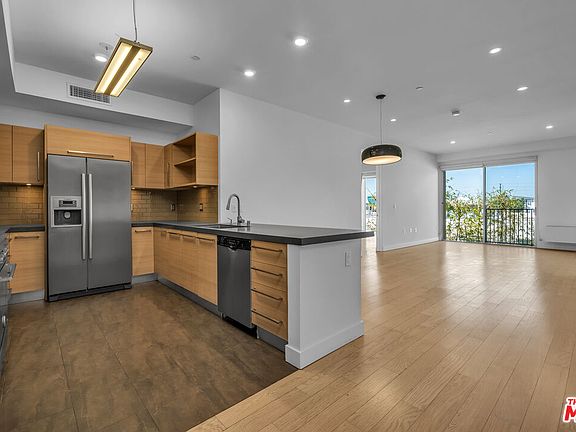 2nd image of 855 N Croft Ave APT 304
