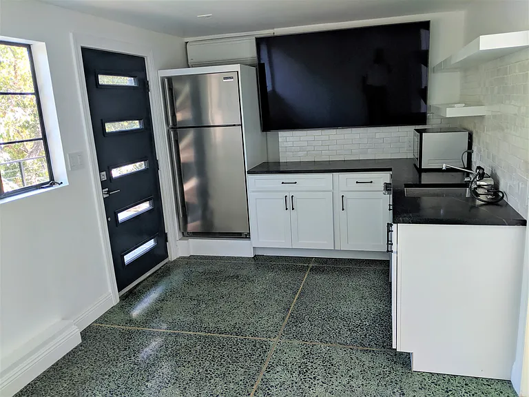 10413 Hebron Ln — Photo 12