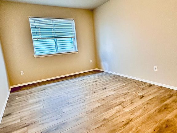 5th image of 8406 NE Knott St Unit B