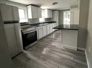 32 Iowa St, Lowell, MA 01852