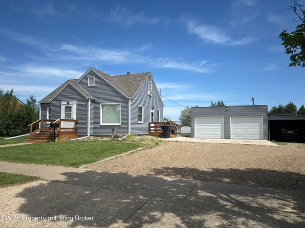 204 7th Ave W, Lemmon, SD 57638