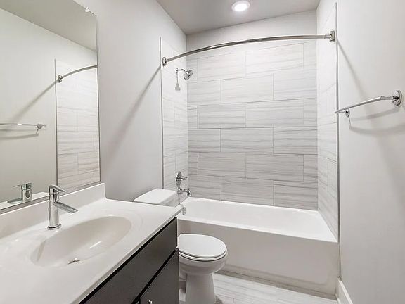 3rd image of 421 E Franklin St APT 3B