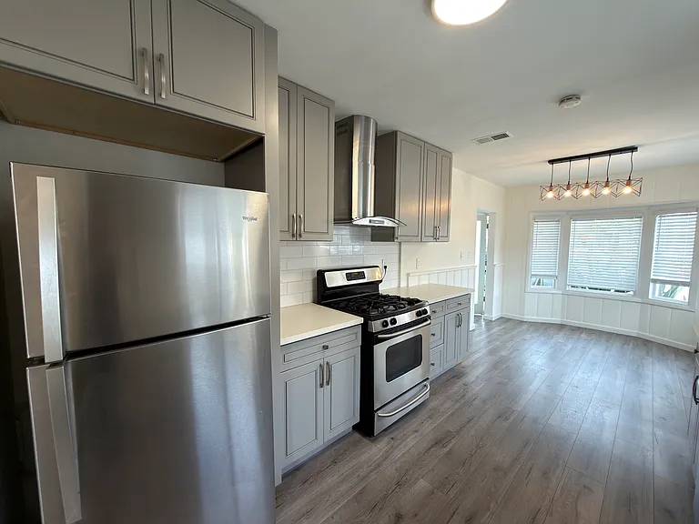1110 Mira Mar Ave — Photo 9