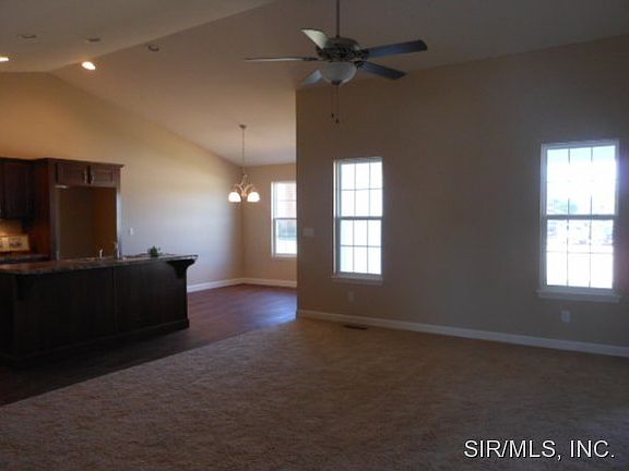 5th image of 301 Elizabeth Dr