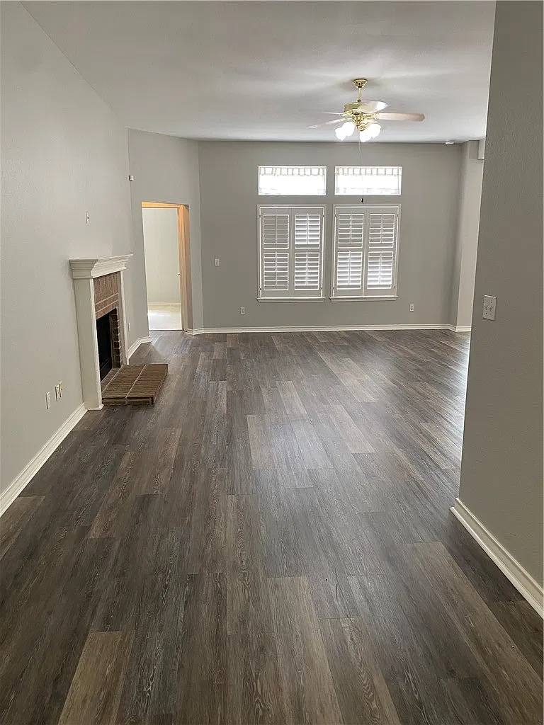 3 bed, 2.0 bath, 1949 sqft, $2,400 — Photo 2