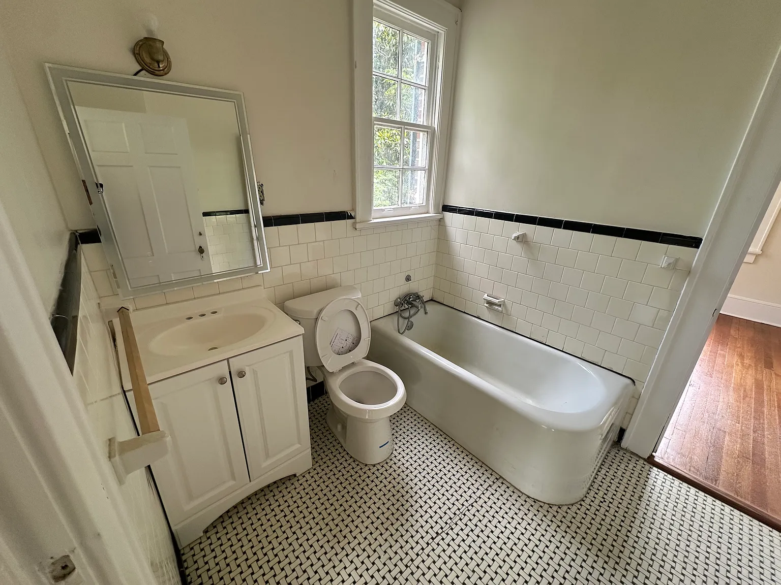 5 bed, 3024 sqft, $2,000 — Photo 4