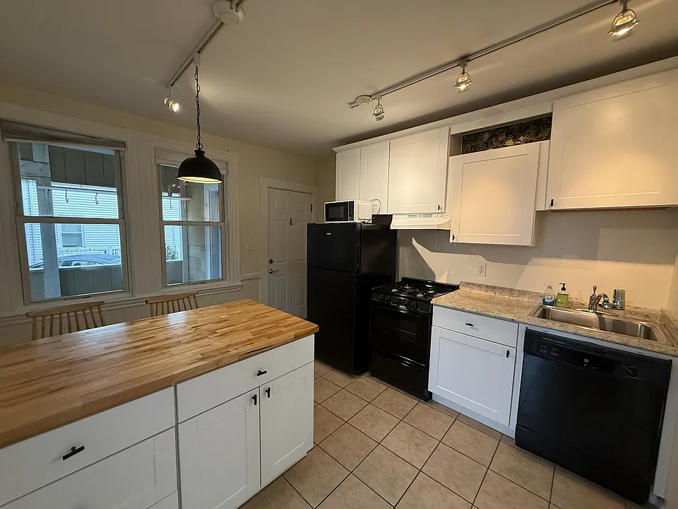259 Beacon St #2