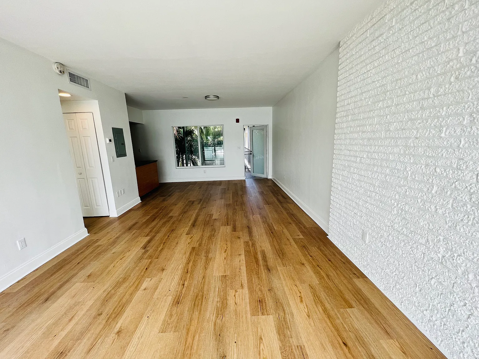 1 bed, 950 sqft, $2,800 — Photo 3