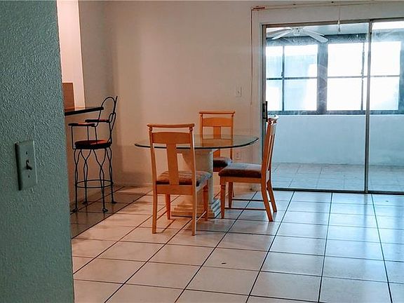4th image of 204 Esplanade 100 Way