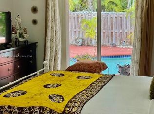 15957 SW 54th Ter, Miami, FL 33185