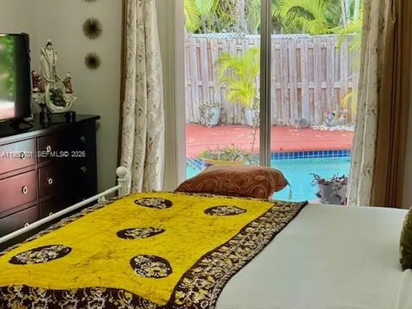 15957 SW 54th Ter, Miami, FL 33185