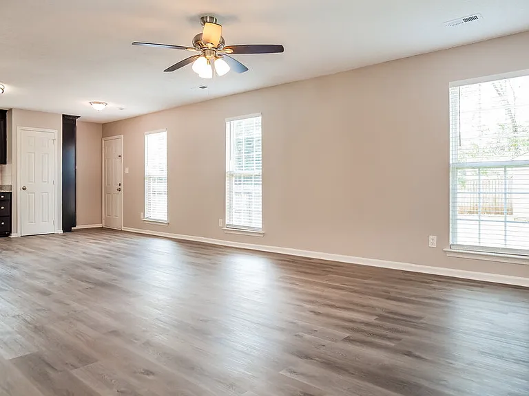 9912 Peppermint Ln — Photo 5