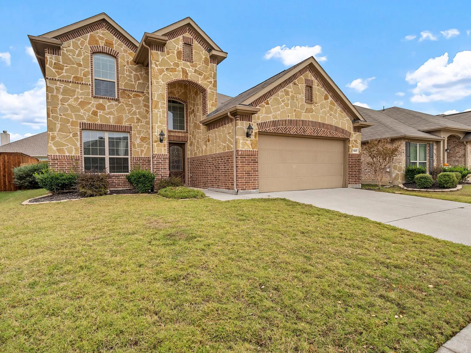 4 bed, 2704 sqft, $2,795 — Photo 1