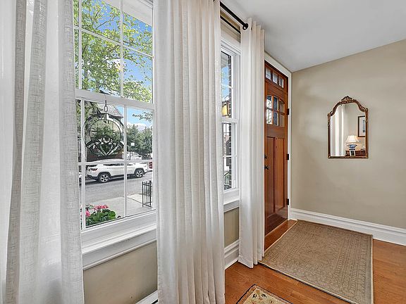 2nd image of 90 Mackay Pl