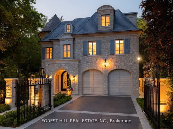 221 Forest Hill Rd, Toronto, ON M5P 2N3