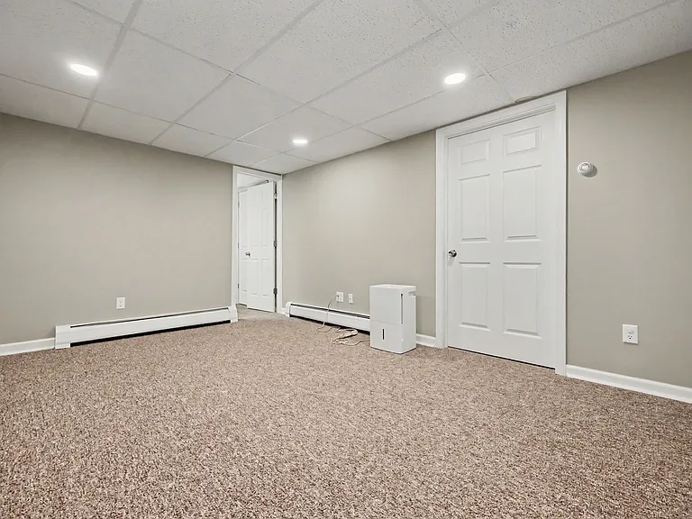 275 York St — Photo 12
