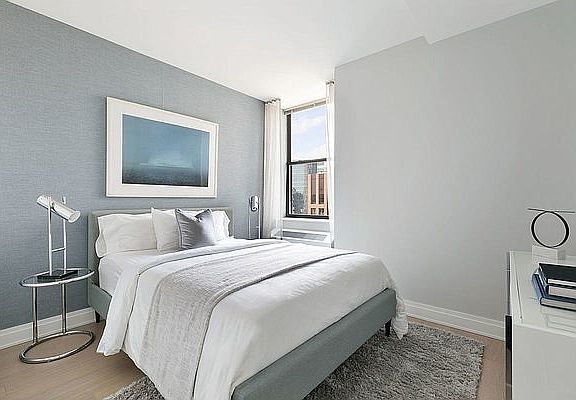 4th image of 70 Pine St APT 5306