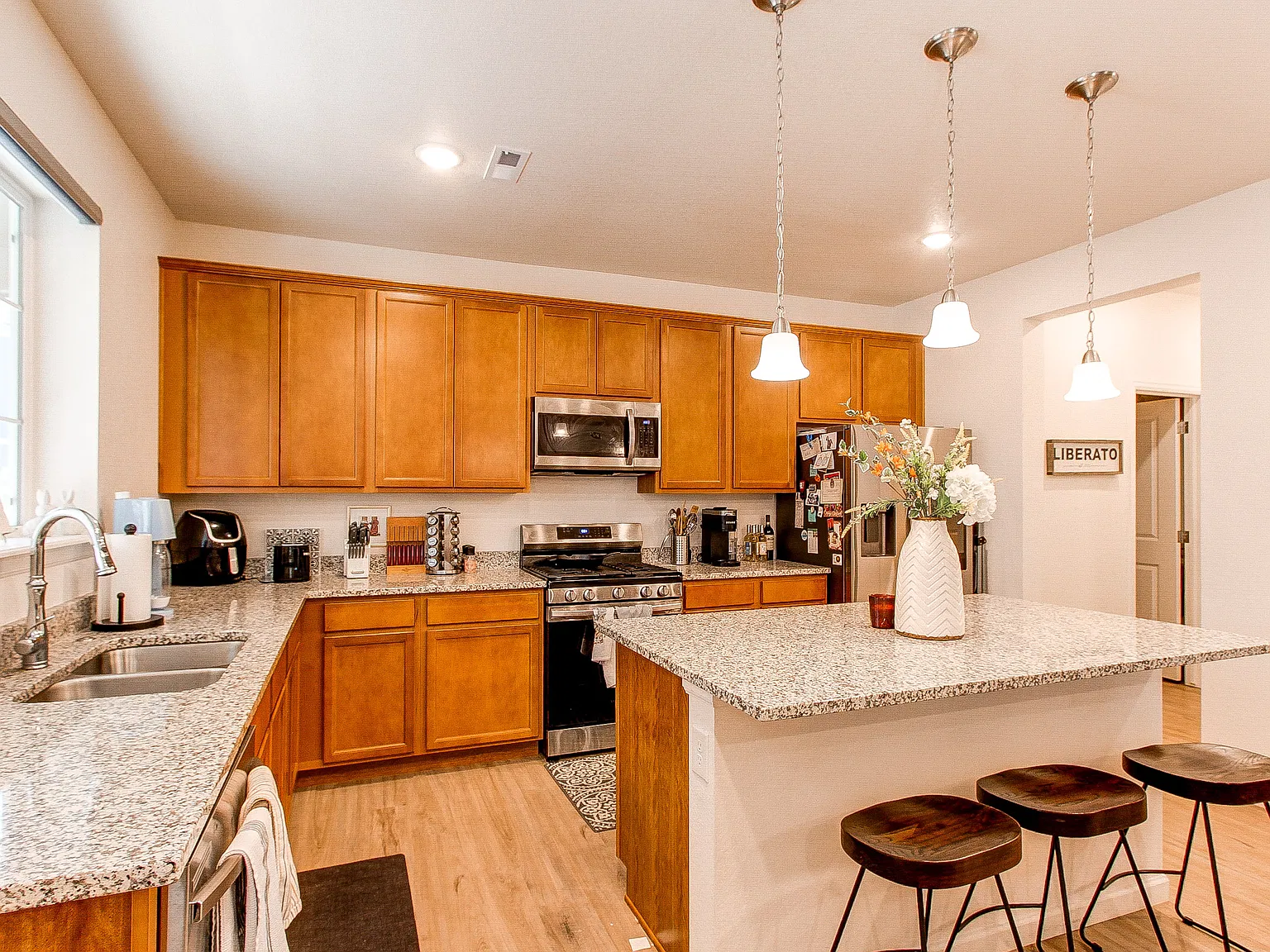 2 bed, 2.5 bath, 1369 sqft, $2,500 — Photo 3